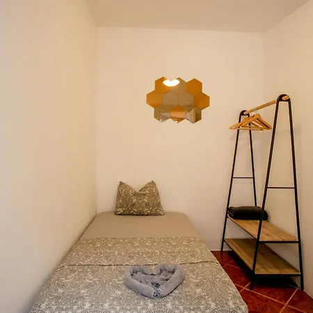 Гостевой дом Shared With Bright Private Patio In