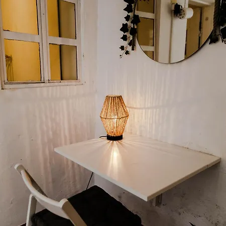 Casa de hóspedes Shared With Bright Private Patio In Lisboa