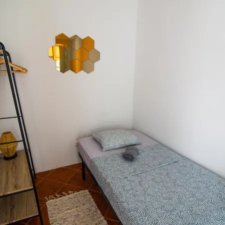 Shared With Bright Private Patio In Affittacamere *