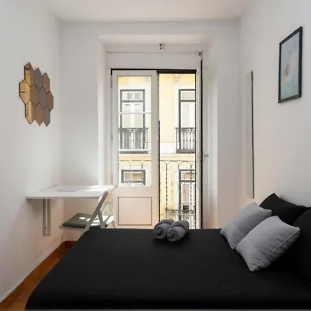 Shared With Bright Private Patio In Gasthof Lissabon
