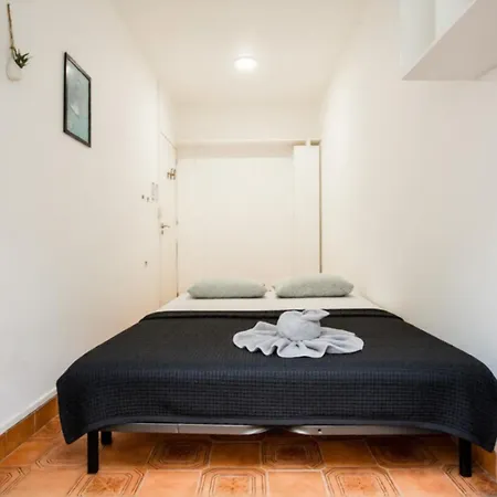 Shared With Bright Private Patio In Gasthof Lissabon