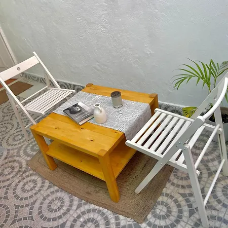 Shared With Bright Private Patio In * Lisbon