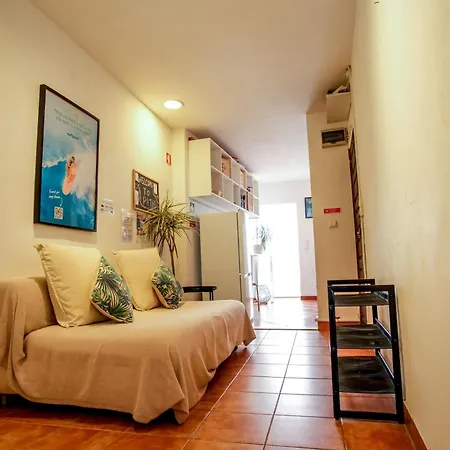 Shared With Bright Private Patio In Lissabon